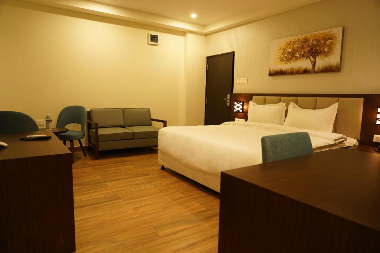 Hotel D Dev Vijayawāda Zewnętrze zdjęcie