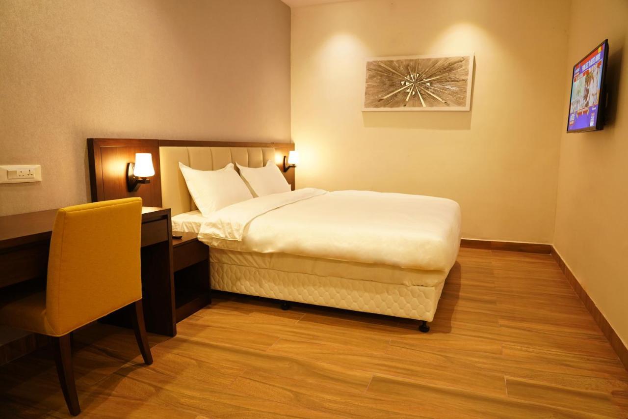 Hotel D Dev Vijayawāda Zewnętrze zdjęcie
