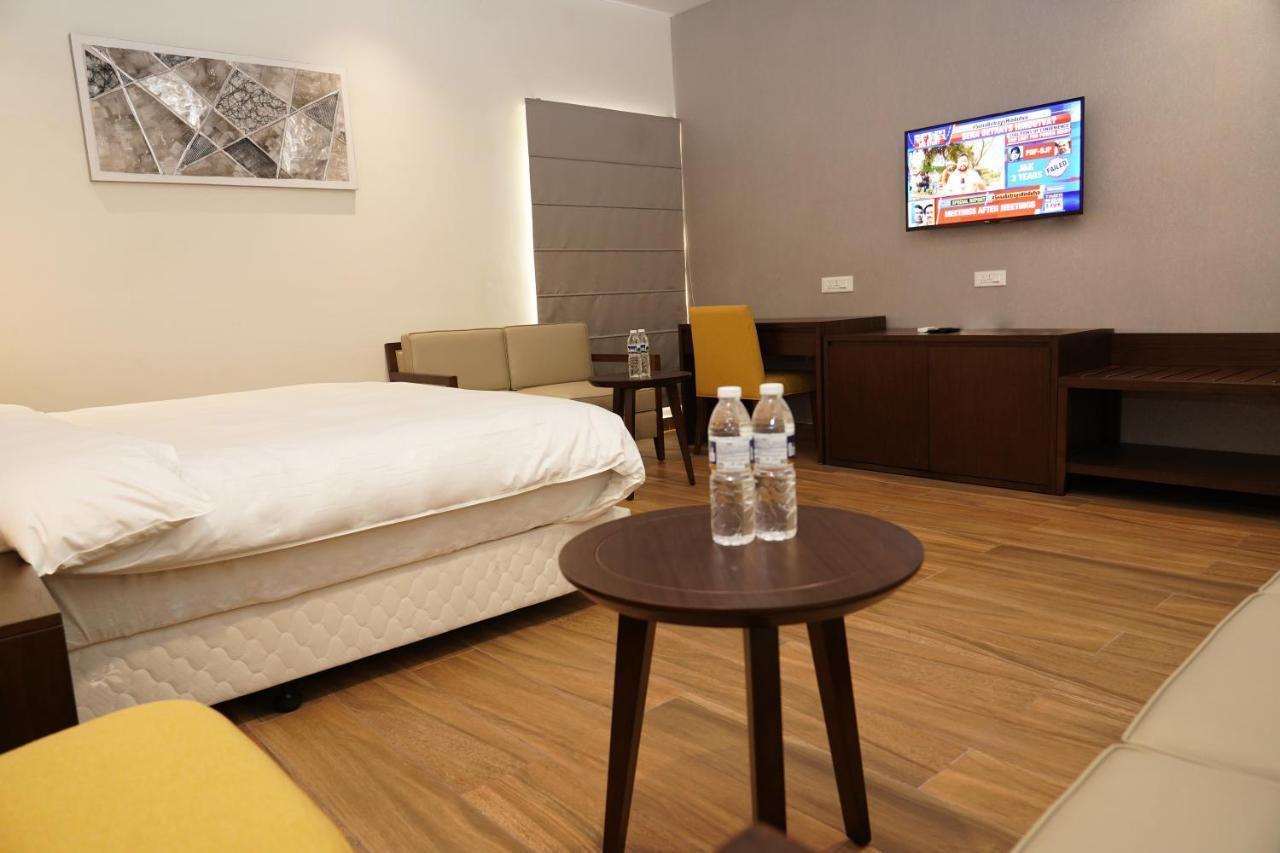 Hotel D Dev Vijayawāda Zewnętrze zdjęcie