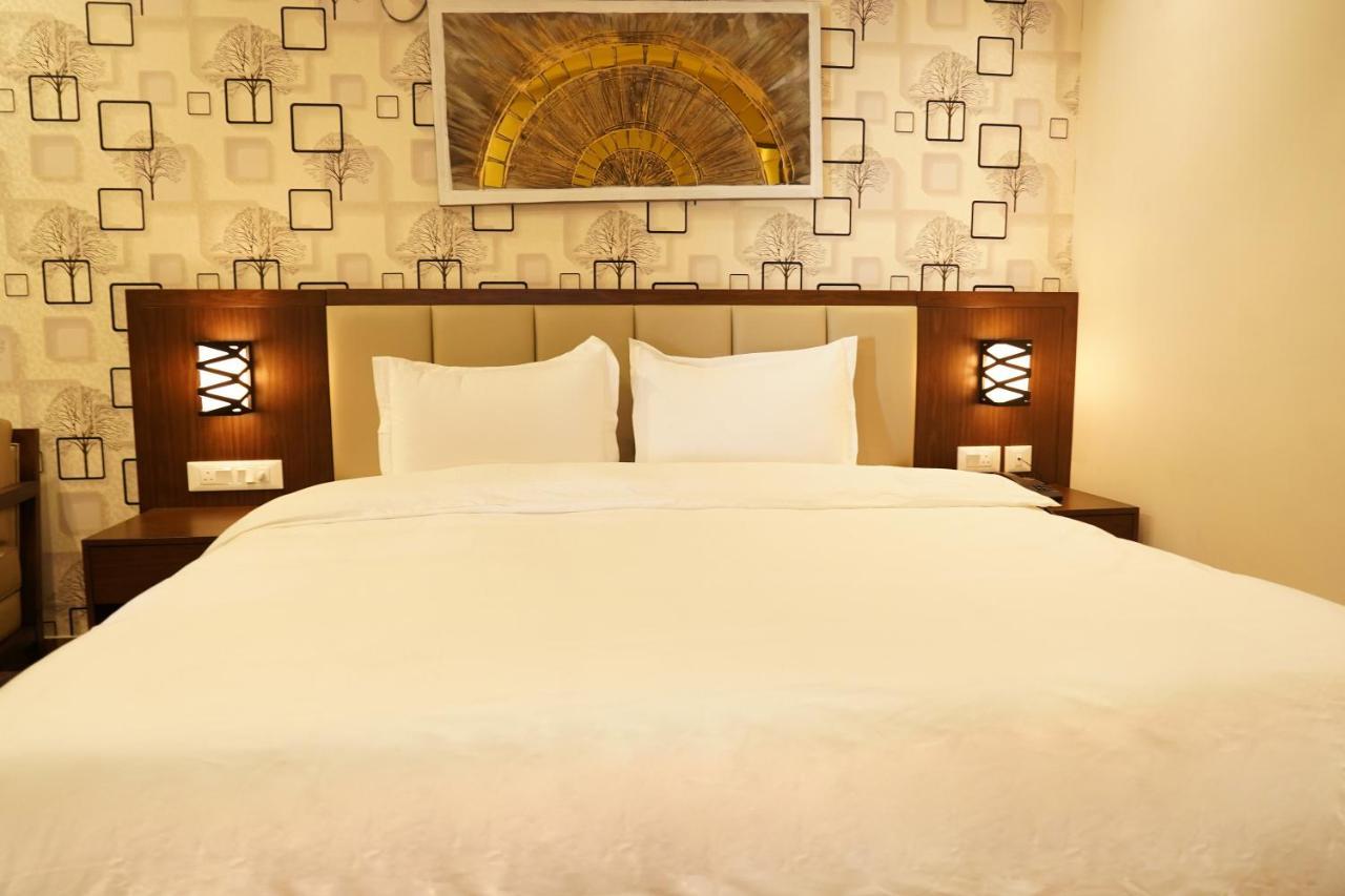 Hotel D Dev Vijayawāda Zewnętrze zdjęcie